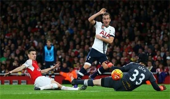 交锋中占据 交锋中占据